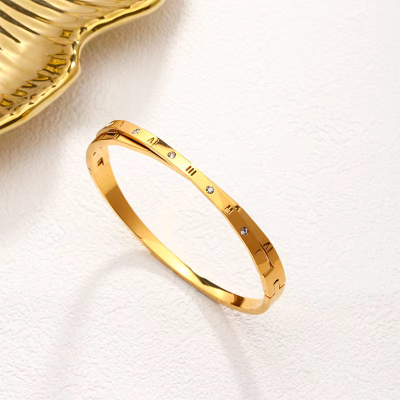 Lucent Coil Sleek 18k bangle