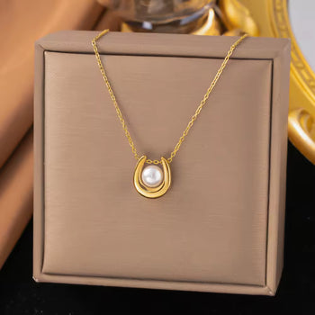 Horsebit  Pearl Lucky Necklace