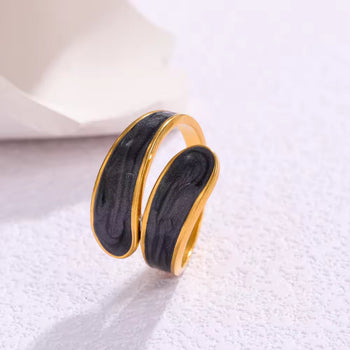 Midnight Overlap Oval Ring