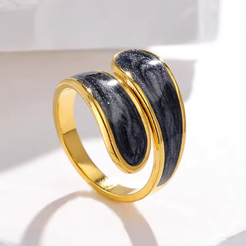 Midnight Overlap Oval Ring